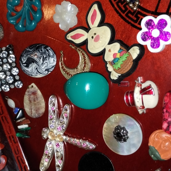 Very large vintage crafting lot of jewelry - Picture 8 of 12